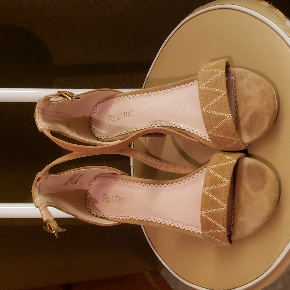 $4 - RESTRICTED ankle strap sandals